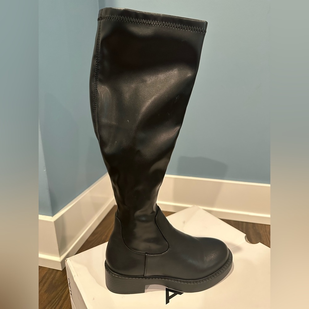 New with box Aldo black boots